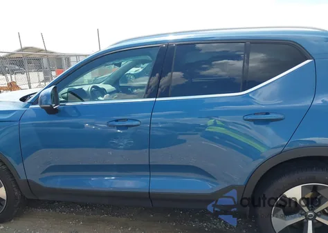 2024 Volvo Xc40 B5 Core Bright Theme z USA, uszkodzony, nr VIN YV4L12UK6R2374189